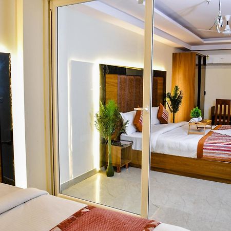 Hotel Yash Palace New Delhi Exterior photo