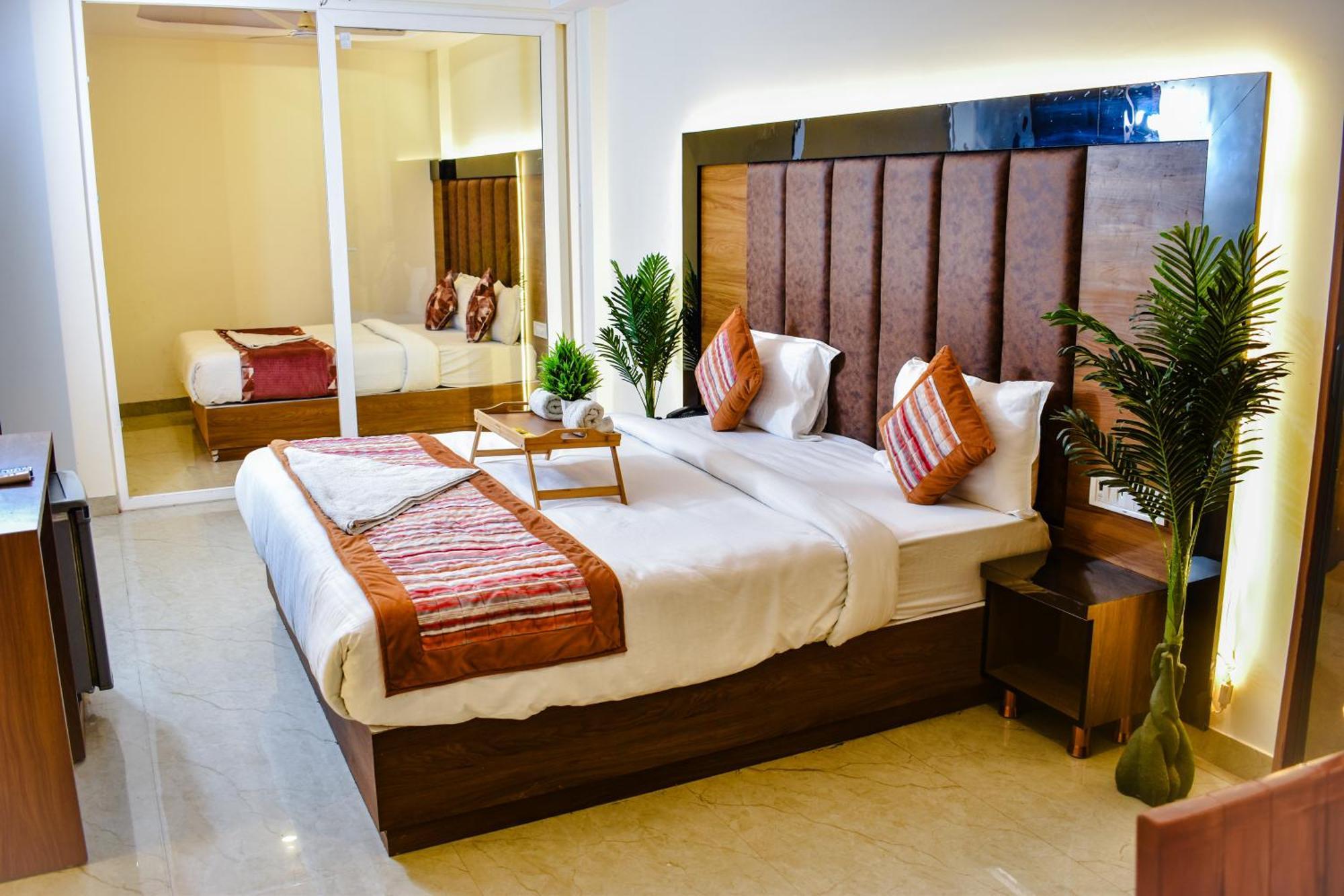 Hotel Yash Palace New Delhi Exterior photo